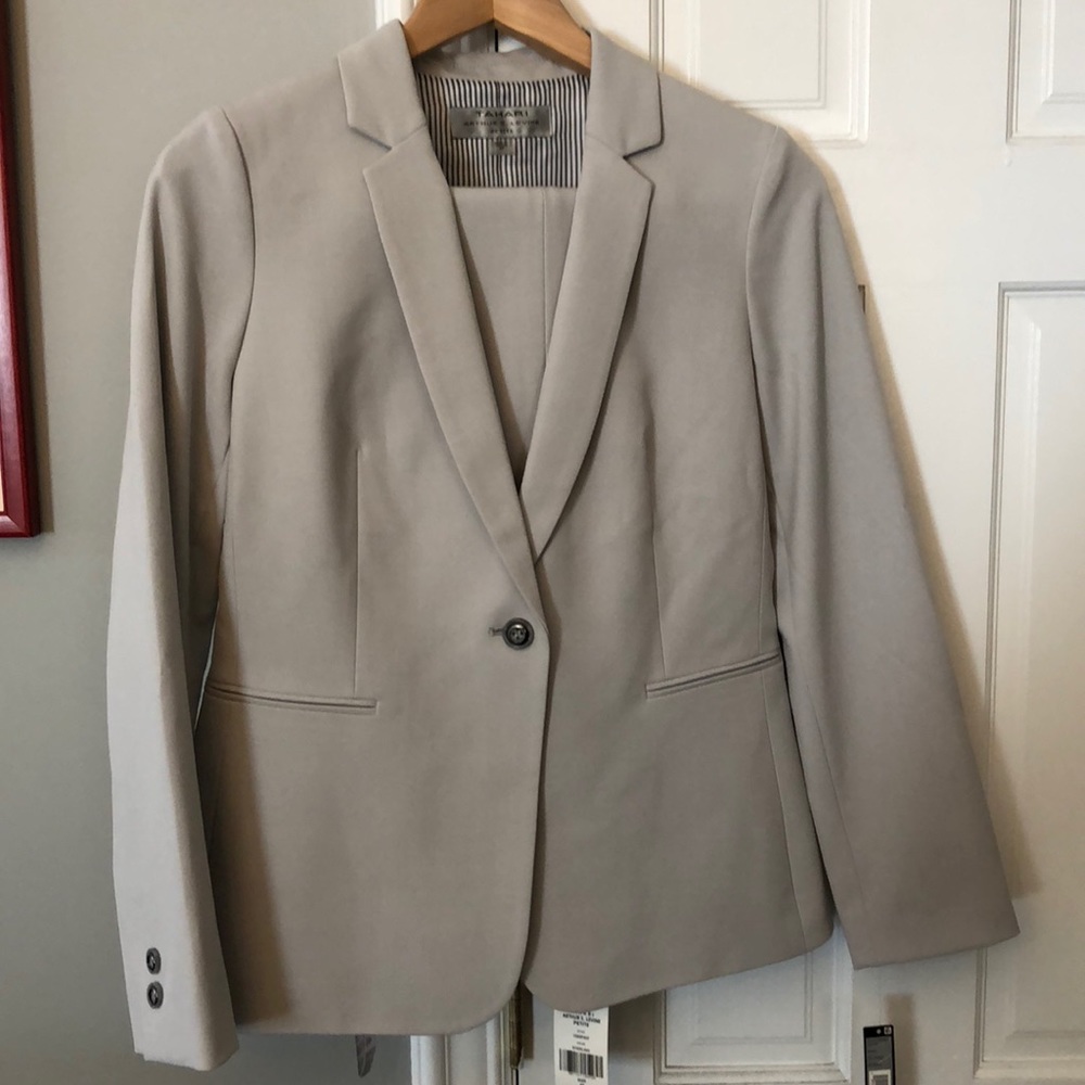Tahari suit, NWT
